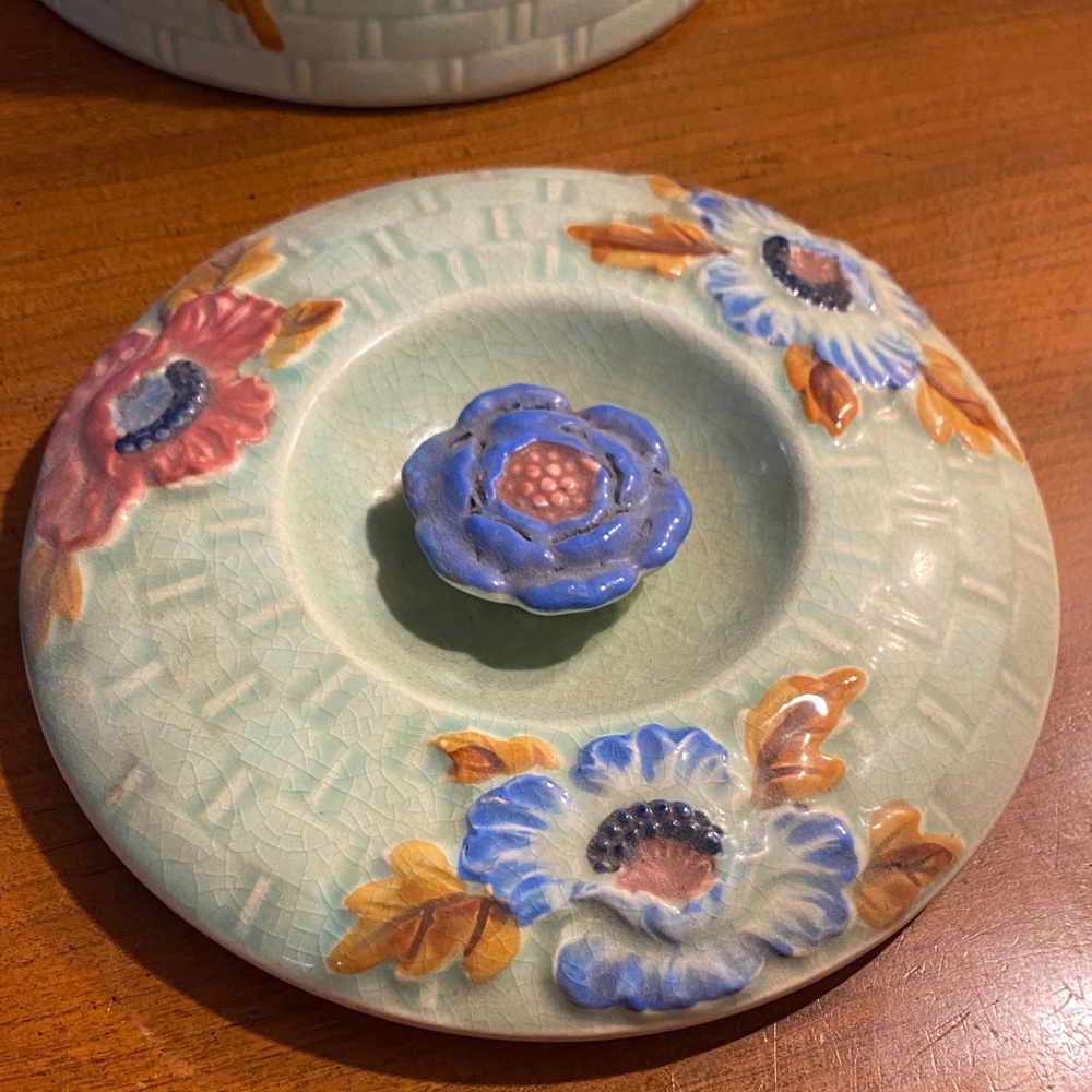 Vintage majolica Japan Ceramic Lidded cracker jar with Blue Floral Relief - Picture 5 of 8